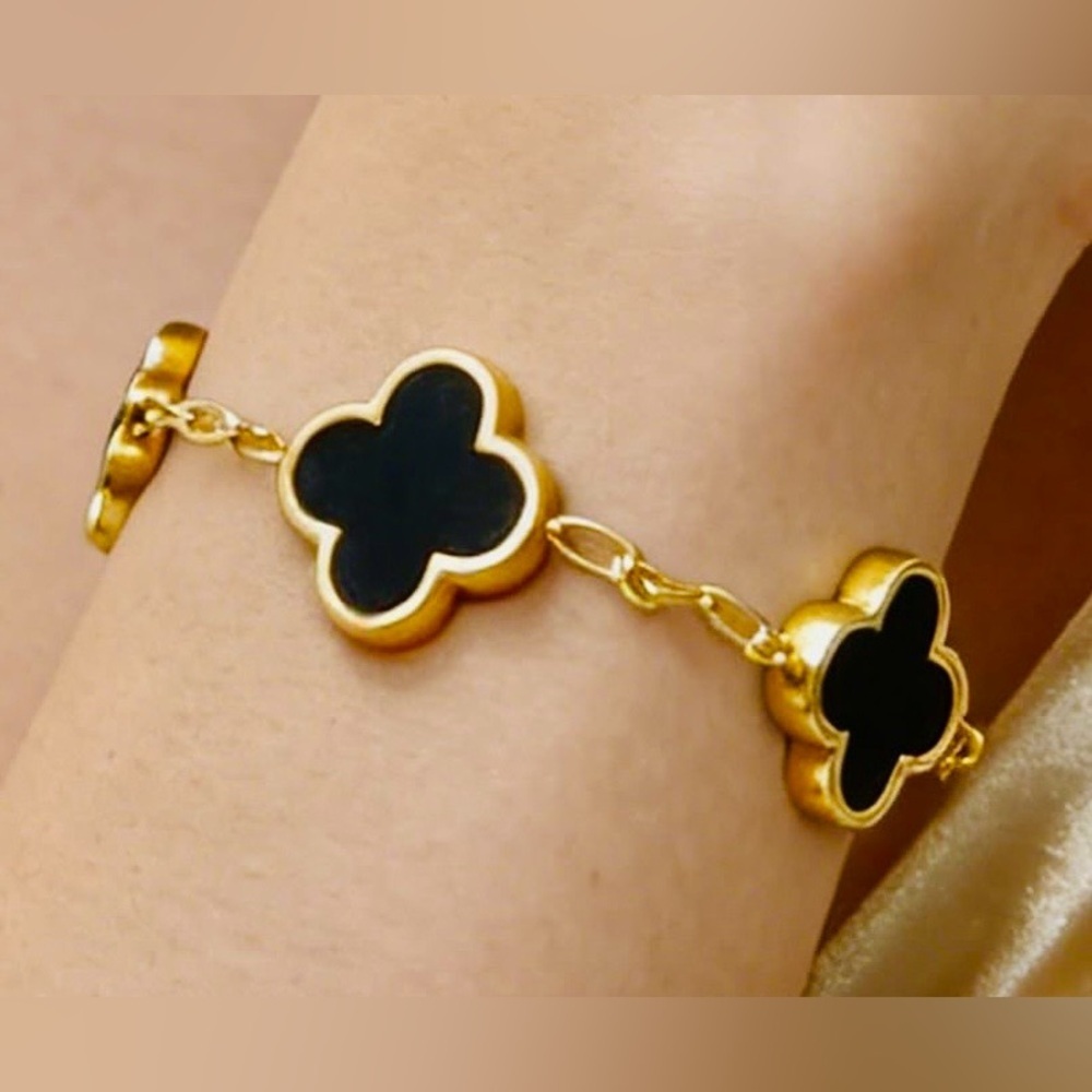 18K Gold Plated Four Leaf Clover Bracelet – Non-Tarnish Stainless Steel - Picture 2 of 8
